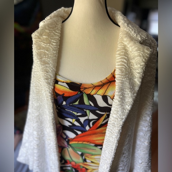 Carina Woman’s Textured Coat - Picture 6 of 10